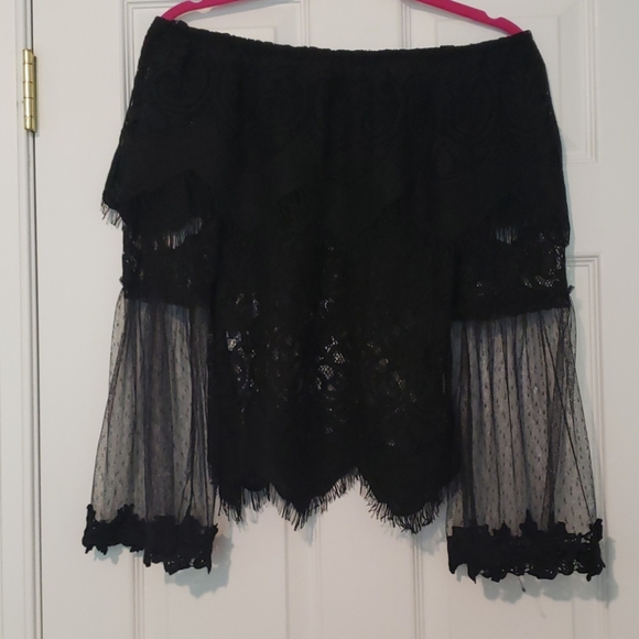 Off the Shoulder Lace Top - Picture 4 of 4